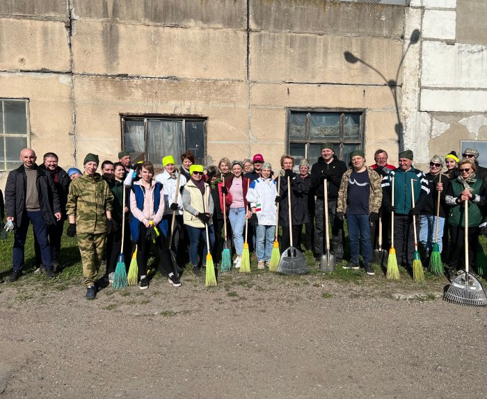 В субботу 22 апреля на территории ОАО "Моготекс" был проведен субботник 