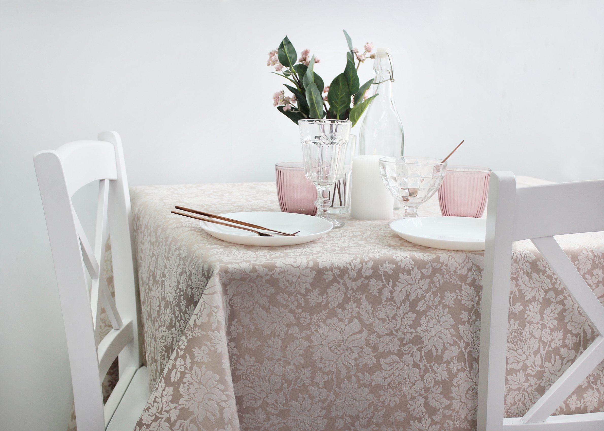 Оформление праздничного стола